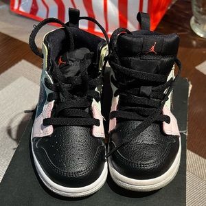 Air Jordan 1 Mid GLOW IN THE DARK Girls Sneakers 9C Shoes Barely Worn no box